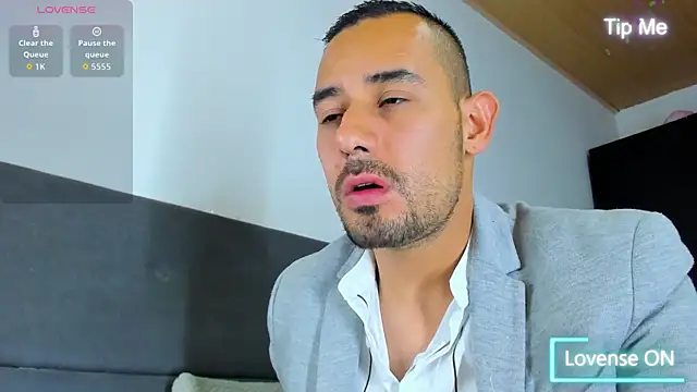 jhonyalzate2 online show from October 2025 01:47:01 AM