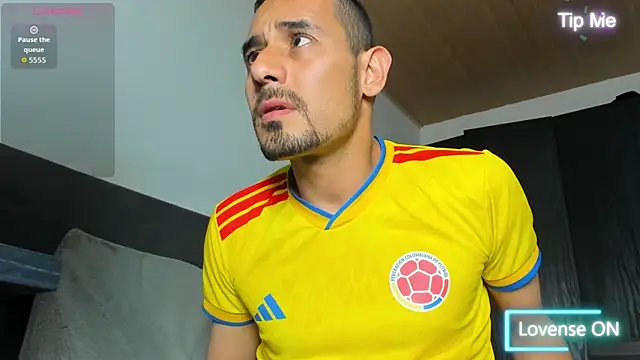 jhonyalzate2 online show from July 2026 12:02:01 AM