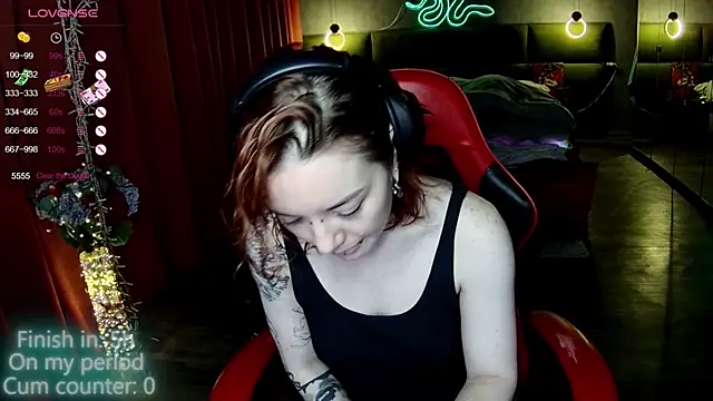 MaxPhoenixx online show from October 2025 07:12:01 PM