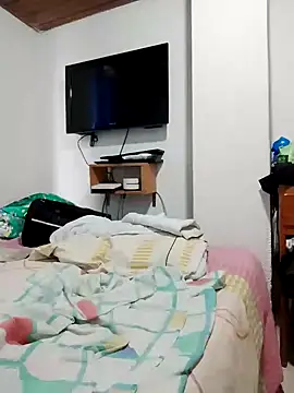 Snapshot of Vicky_Rosse chatting on December 2024 05:22:02 PM Vicky Rosse online show from December 2024 05:22:02 PM