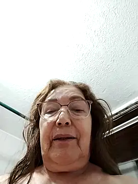 Snapshot of Vicky_Rosse chatting on September 2025 03:46:02 PM Vicky Rosse online show from September 2025 03:46:02 PM