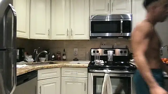 BigGuyMuscle online show from November 2025 09:14:02 PM