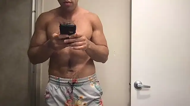 Snapshot of BigGuyMuscle chatting on April 2026 09:49:02 PM BigGuyMuscle online show from April 2026 09:49:02 PM