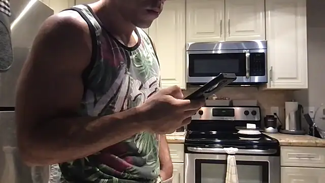 Snapshot of BigGuyMuscle chatting on May 2026 07:40:02 PM BigGuyMuscle online show from May 2026 07:40:02 PM