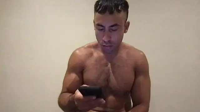 Snapshot of BigGuyMuscle chatting on May 2026 11:21:01 PM BigGuyMuscle online show from May 2026 11:21:01 PM