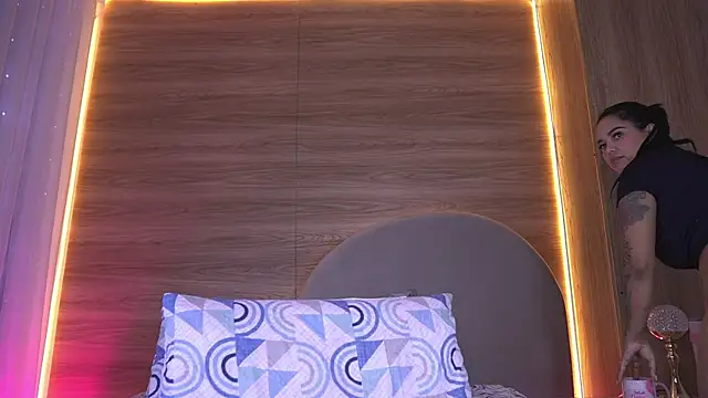 alexaa walker online show from May 2026 12:00:02 PM