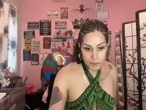 Snapshot of latinacubana chatting on January 2025 08:36:02 PM latinacubana online show from January 2025 08:36:02 PM