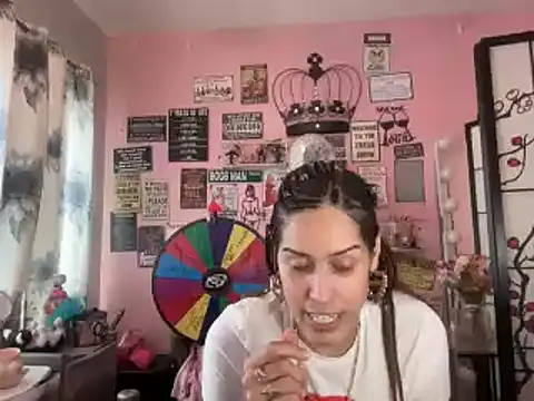 Snapshot of latinacubana chatting on January 2025 04:23:01 PM latinacubana online show from January 2025 04:23:01 PM