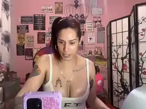 Snapshot of latinacubana chatting on March 2025 10:16:02 AM latinacubana online show from March 2025 10:16:02 AM