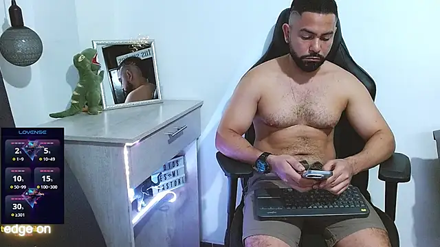 Snapshot of piter_berlin chatting on January 2025 01:10:02 AM piter berlin online show from January 2025 01:10:02 AM