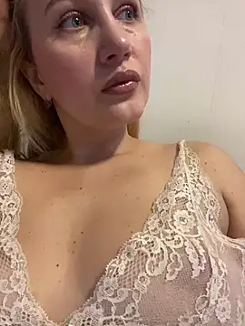 YourBlondee online show from December 2024 02:54:02 AM