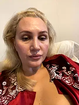 YourBlondee online show from October 2025 02:23:02 AM