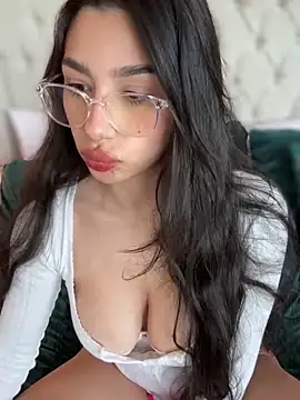 Snapshot of LoveLillyy chatting on January 2025 08:11:01 PM LoveLillyy online show from January 2025 08:11:01 PM