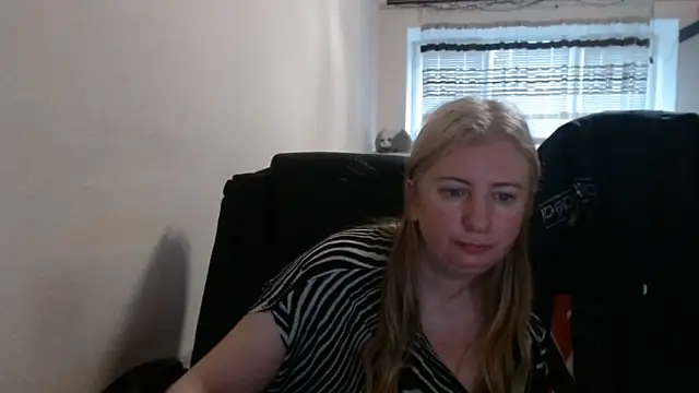 PeterAndJen online show from May 2026 04:43:01 AM