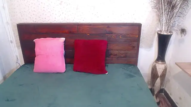 Snapshot of NikkieMilky chatting on September 2025 02:35:01 AM NikkieMilky online show from September 2025 02:35:01 AM