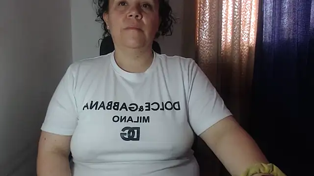 agathamiller01 online show from May 2026 02:27:02 PM