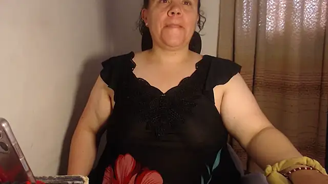 agathamiller01 online show from May 2026 11:27:01 AM