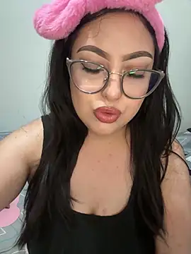 Snapshot of MileyGia chatting on May 2026 01:12:01 AM MileyGia online show from May 2026 01:12:01 AM
