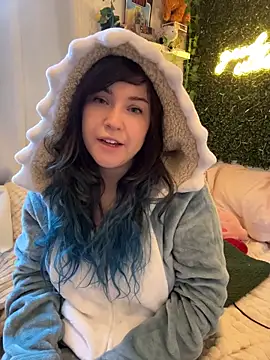 JennKenobi online show from June 2026 01:48:02 PM
