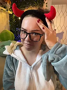 JennKenobi online show from July 2026 03:07:01 PM