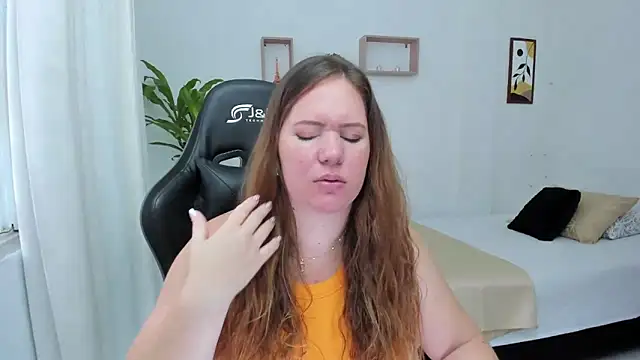 Snapshot of tamy_shine87 chatting on December 2024 06:04:02 PM tamy shine87 online show from December 2024 06:04:02 PM