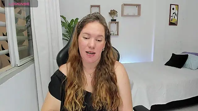 Snapshot of tamy_shine87 chatting on January 2025 02:56:01 AM tamy shine87 online show from January 2025 02:56:01 AM