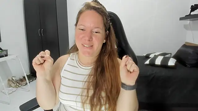 Snapshot of tamy_shine87 chatting on November 2025 09:43:02 PM tamy shine87 online show from November 2025 09:43:02 PM