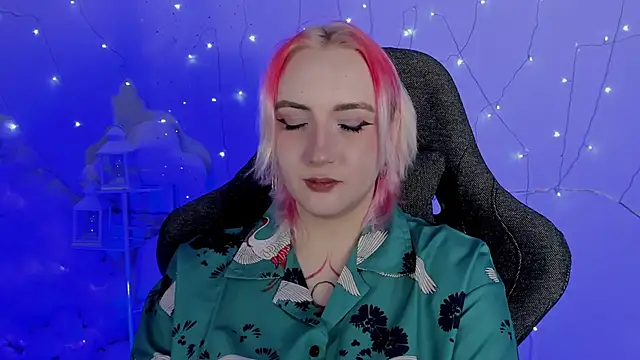 Snapshot of AsheLucker chatting on January 2025 08:24:01 PM AsheLucker online show from January 2025 08:24:01 PM