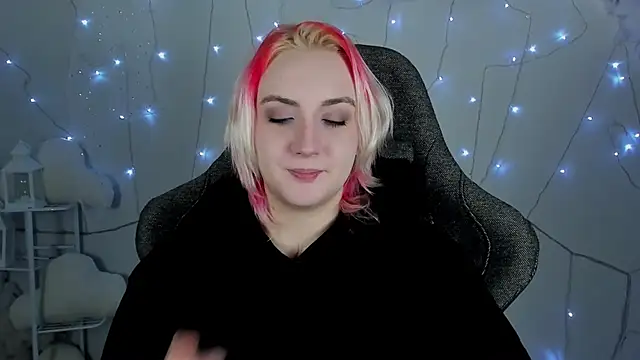 Snapshot of AsheLucker chatting on January 2025 08:21:01 PM AsheLucker online show from January 2025 08:21:01 PM