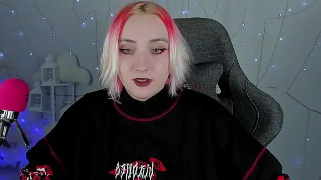 Snapshot of AsheLucker chatting on February 2025 02:48:02 AM AsheLucker online show from February 2025 02:48:02 AM