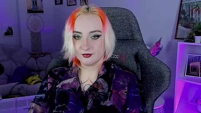 Snapshot of AsheLucker chatting on February 2025 11:45:01 PM AsheLucker online show from February 2025 11:45:01 PM