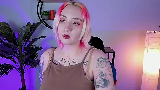 Snapshot of AsheLucker chatting on February 2025 05:44:02 AM AsheLucker online show from February 2025 05:44:02 AM