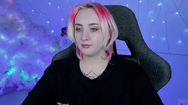 Snapshot of AsheLucker chatting on February 2025 09:00:01 AM AsheLucker online show from February 2025 09:00:01 AM