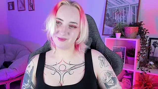 Snapshot of AsheLucker chatting on March 2025 02:08:02 AM AsheLucker online show from March 2025 02:08:02 AM