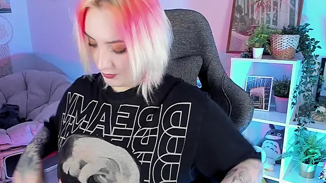 Snapshot of AsheLucker chatting on March 2025 02:15:01 AM AsheLucker online show from March 2025 02:15:01 AM