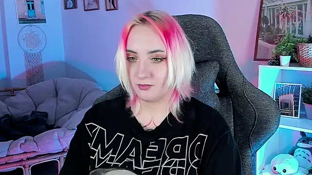 Snapshot of AsheLucker chatting on March 2025 05:42:02 AM AsheLucker online show from March 2025 05:42:02 AM