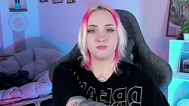 Snapshot of AsheLucker chatting on March 2025 08:49:02 AM AsheLucker online show from March 2025 08:49:02 AM