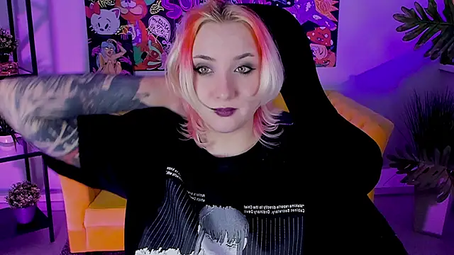 Snapshot of AsheLucker chatting on March 2025 05:40:02 AM AsheLucker online show from March 2025 05:40:02 AM