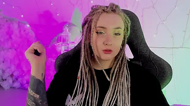 Snapshot of AsheLucker chatting on March 2025 01:54:01 AM AsheLucker online show from March 2025 01:54:01 AM