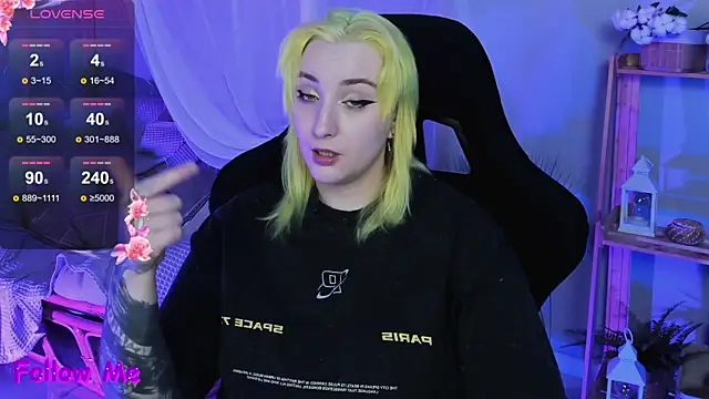 Snapshot of AsheLucker chatting on October 2025 02:40:02 AM AsheLucker online show from October 2025 02:40:02 AM