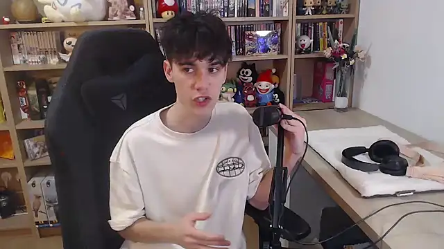 Snapshot of nolantwink chatting on February 2026 08:43:01 PM nolantwink online show from February 2026 08:43:01 PM