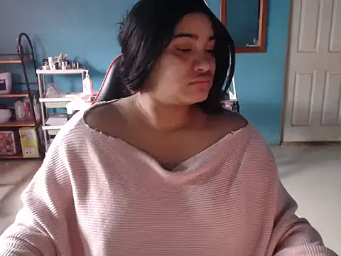 Hilarybunnyy online show from June 2026 06:39:01 PM