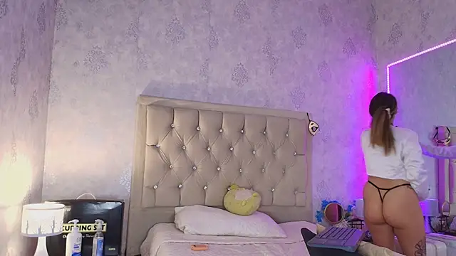 nini love01 online show from April 2026 04:00:01 AM