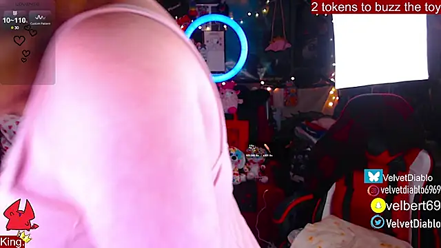 Snapshot of VelvetDiablo chatting on February 2025 12:35:02 AM VelvetDiablo online show from February 2025 12:35:02 AM