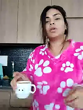 Snapshot of Ivanna2 chatting on December 2024 02:05:01 PM Ivanna2 online show from December 2024 02:05:01 PM