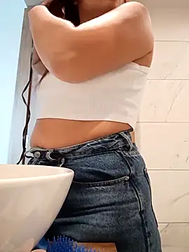 Snapshot of Ivanna2 chatting on December 2025 04:36:01 PM Ivanna2 online show from December 2025 04:36:01 PM