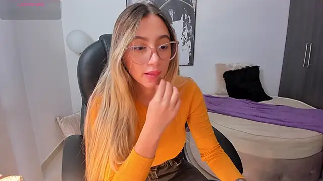 Snapshot of StacyConner chatting on February 2025 10:19:01 PM StacyConner online show from February 2025 10:19:01 PM