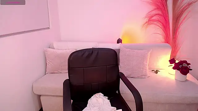 Snapshot of VictoriaLeia chatting on January 2026 12:45:02 AM VictoriaLeia online show from January 2026 12:45:02 AM