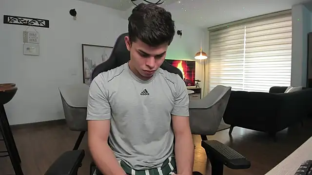 Snapshot of alejooo_twink chatting on February 2025 06:42:02 PM alejooo twink online show from February 2025 06:42:02 PM