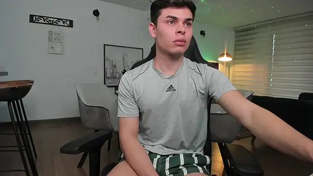 Snapshot of alejooo_twink chatting on February 2025 09:47:02 PM alejooo twink online show from February 2025 09:47:02 PM